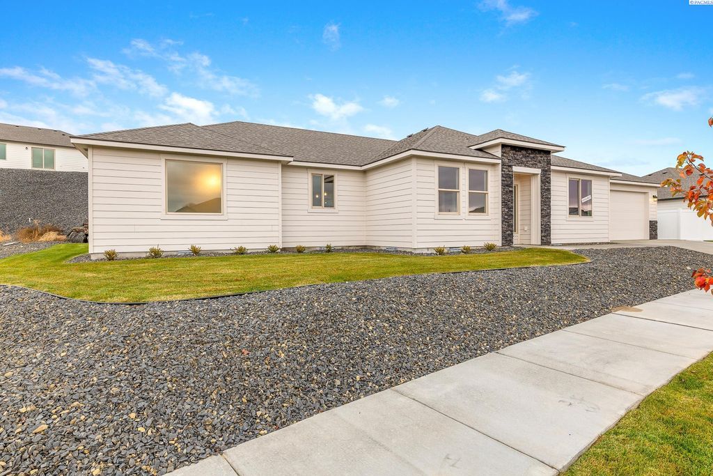 Photo of 6530 W 30th Pl, Kennewick, WA 99338 (MLS # 288675)