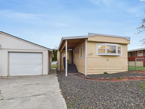 Photo of 2105 N Steptoe St #168, Kennewick, WA 99336 (MLS # 289539)