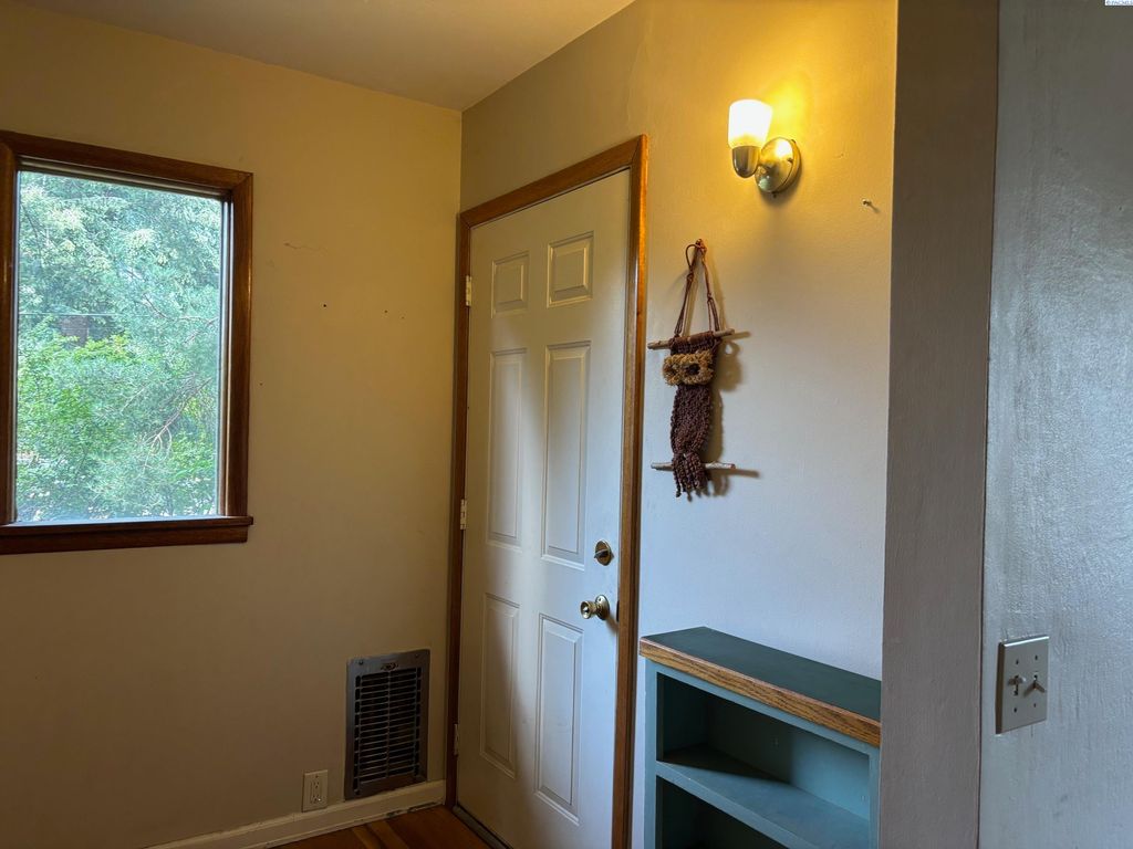Photo of 430 SE Kamiaken St, Pullman, WA 99163 (MLS # 285313)