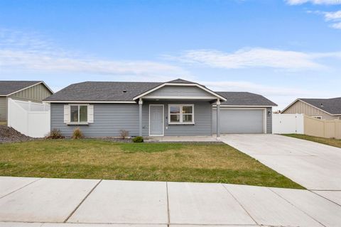 Photo of 112 Bitters Loop, Grandview, WA 98930 (MLS # 291531)