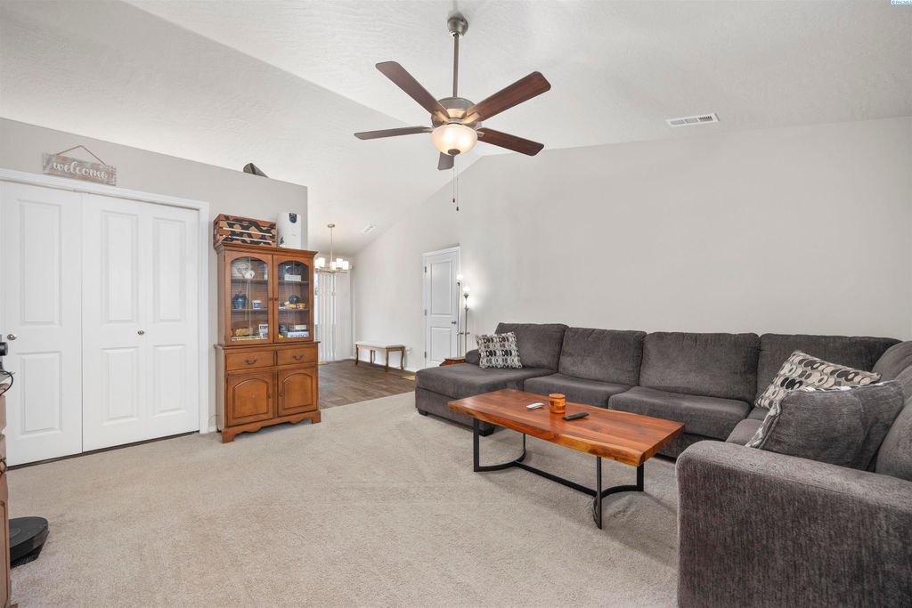 Photo of 112 Bitters Loop, Grandview, WA 98930 (MLS # 291531)