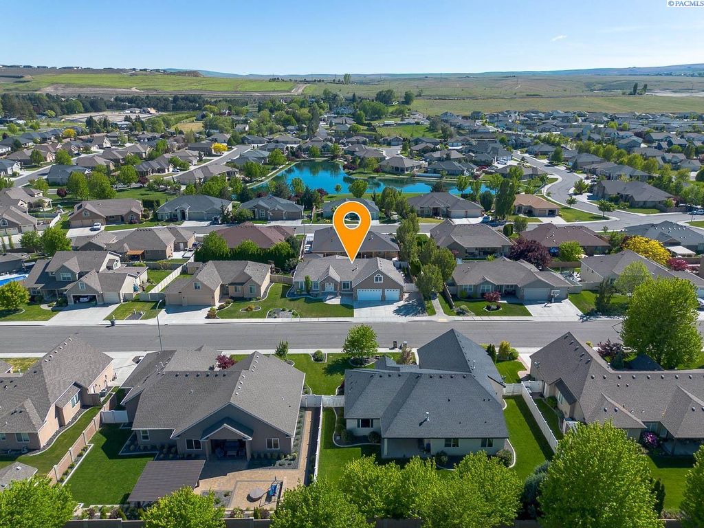 Photo of 8211 W 4th Place, Kennewick, WA 99336 (MLS # 292606)
