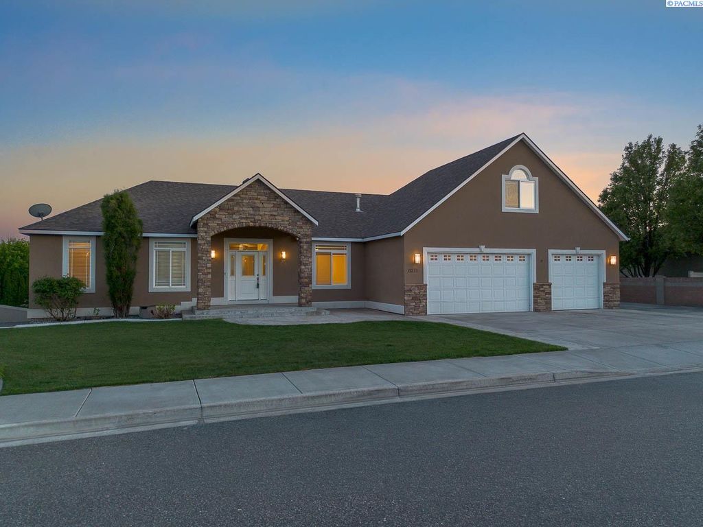 Photo of 8211 W 4th Place, Kennewick, WA 99336 (MLS # 292606)