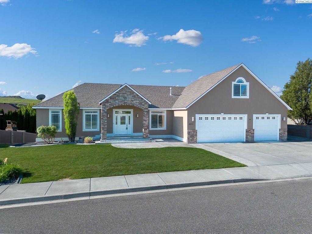 Photo of 8211 W 4th Place, Kennewick, WA 99336 (MLS # 292606)