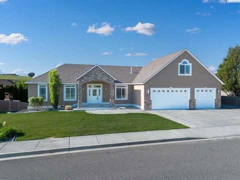 Photo of 8211 W 4th Place, Kennewick, WA 99336 (MLS # 292606)