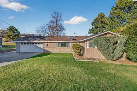 Photo of 833 Taylor St, Sunnyside, WA 98944 (MLS # 289741)