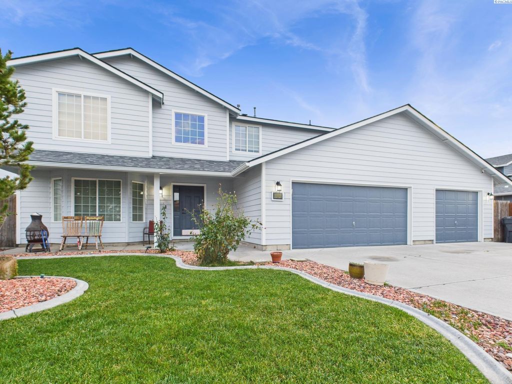 Photo of 8208 Lopez Dr, Pasco, WA 99301 (MLS # 289522)