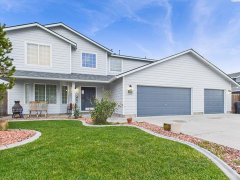 Photo of 8208 Lopez Dr, Pasco, WA 99301 (MLS # 289522)