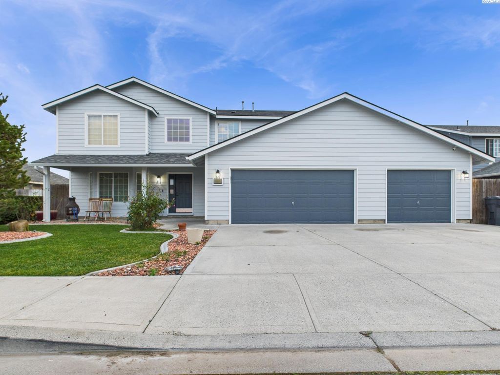 Photo of 8208 Lopez Dr, Pasco, WA 99301 (MLS # 289522)