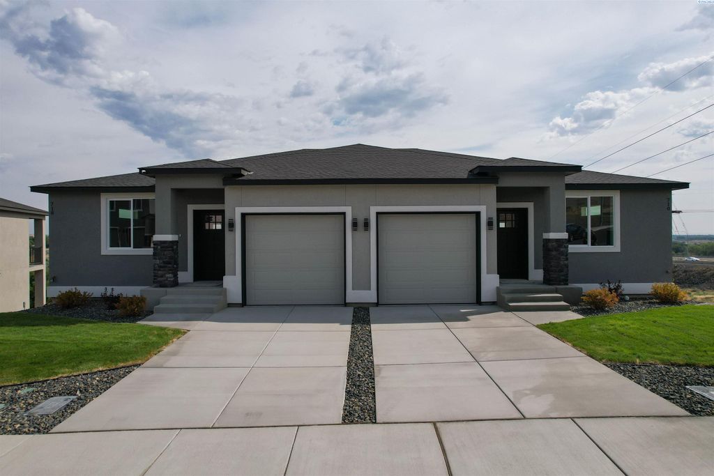 Photo of 795 Rio Vista Loop #Lot23, Richland, WA 99352 (MLS # 288390)