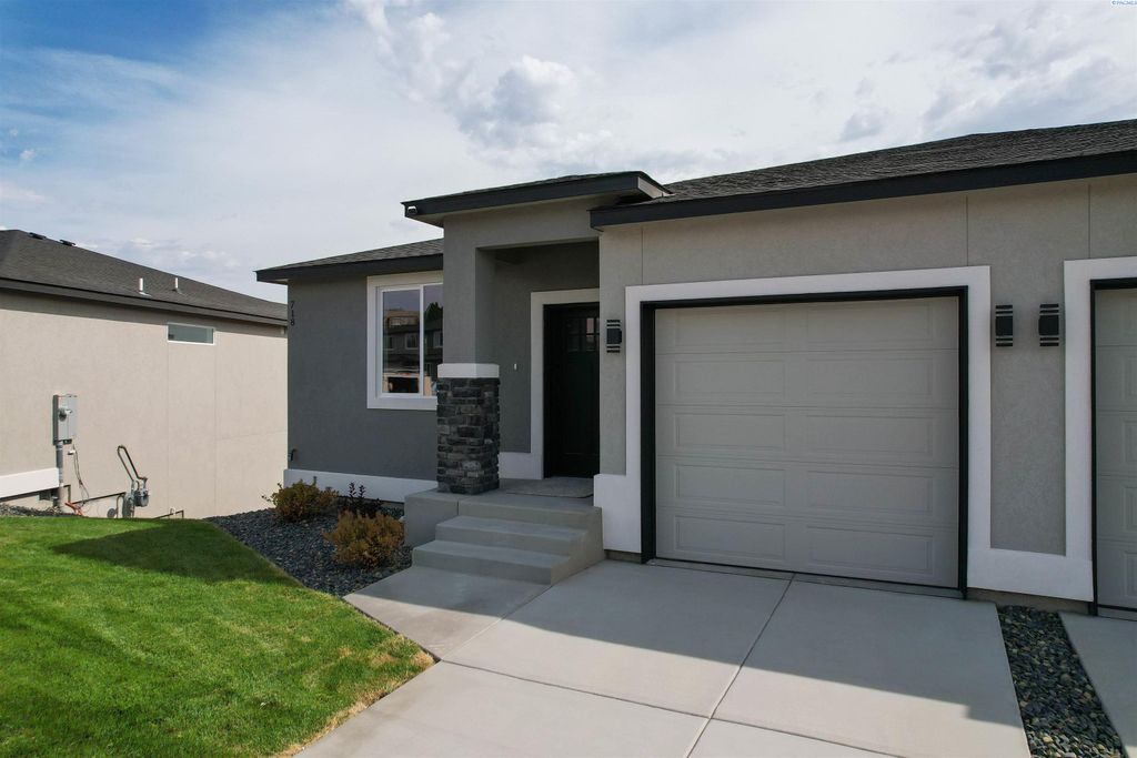 Photo of 795 Rio Vista Loop #Lot23, Richland, WA 99352 (MLS # 288390)