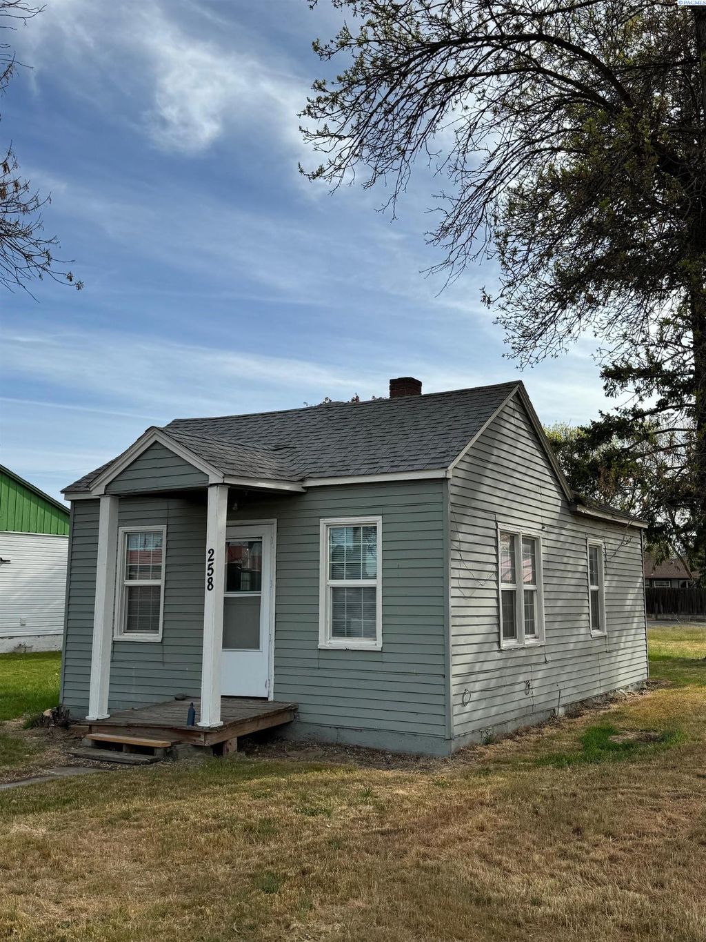 Photo of 258 S Burke Ave, Connell, WA 99326 (MLS # 292247)