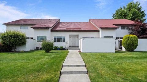 Photo of 423 Nicklaus Ct, Richland, WA 99352 (MLS # 284992)