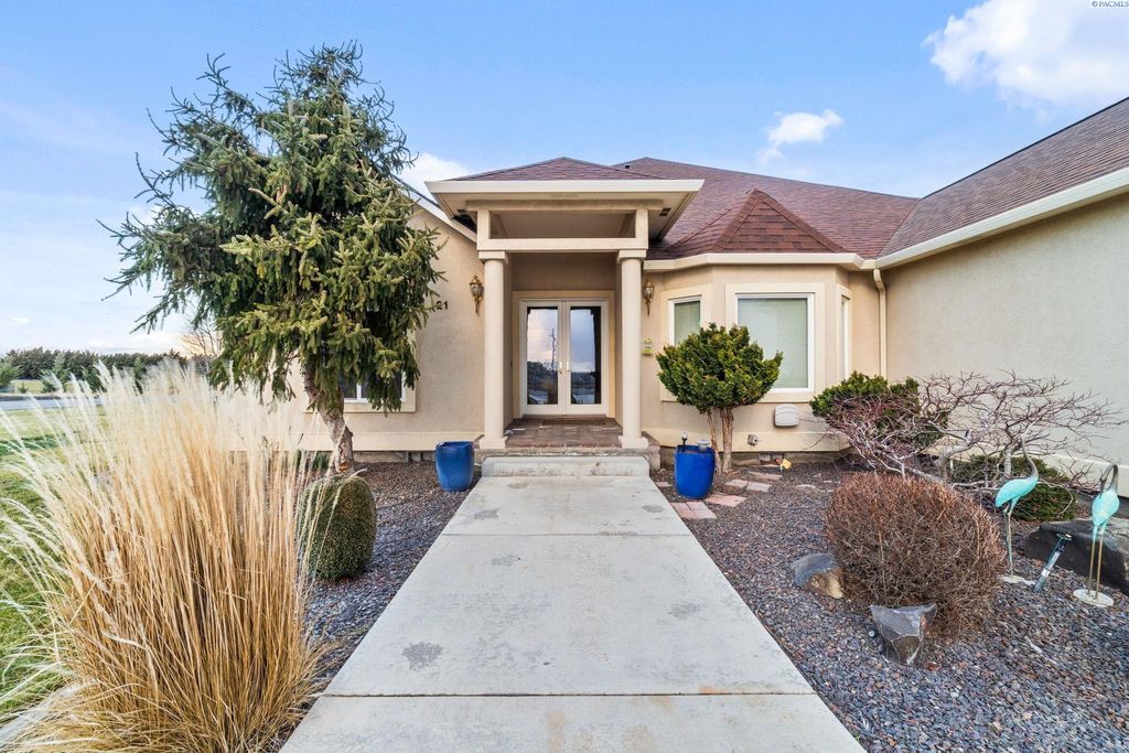 Photo of 21 Alta Lane, Pasco, WA 99301 (MLS # 291049)