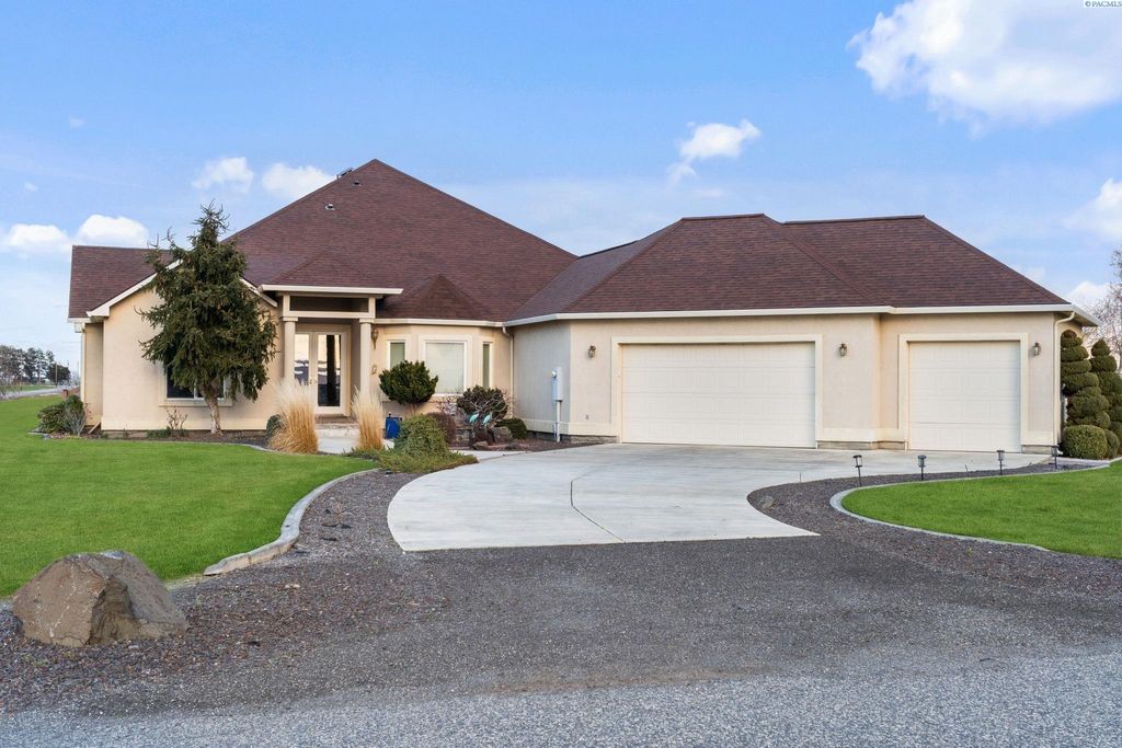 Photo of 21 Alta Lane, Pasco, WA 99301 (MLS # 291049)