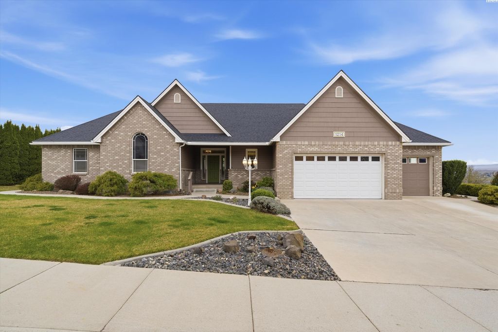 Photo of 1214 Mustang Ct, Prosser, WA 99350 (MLS # 291193)