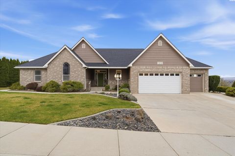 Photo of 1214 Mustang Ct, Prosser, WA 99350 (MLS # 291193)