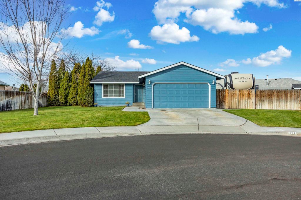 Photo of 312 Wenas Ct, Richland, WA 99352 (MLS # 289365)