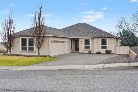 Photo of 2815 Riverbend Dr, Richland, WA 99353 (MLS # 290509)
