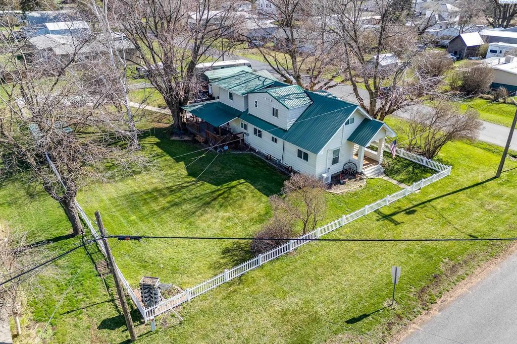 Photo of 402 W Front St, Albion, WA 99102 (MLS # 291524)