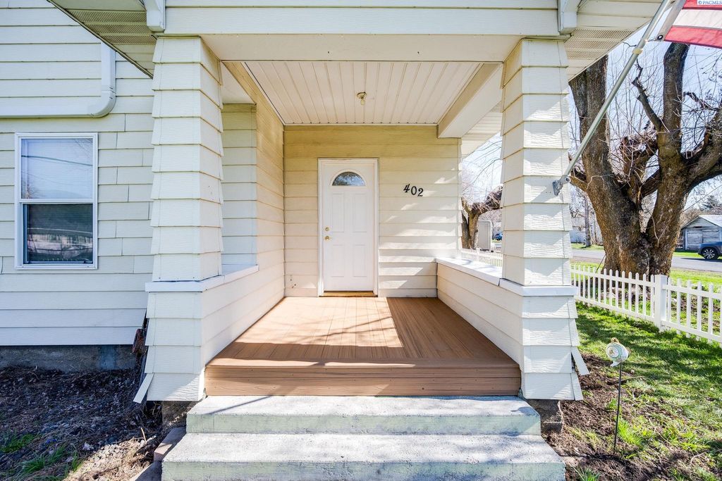 Photo of 402 W Front St, Albion, WA 99102 (MLS # 291524)