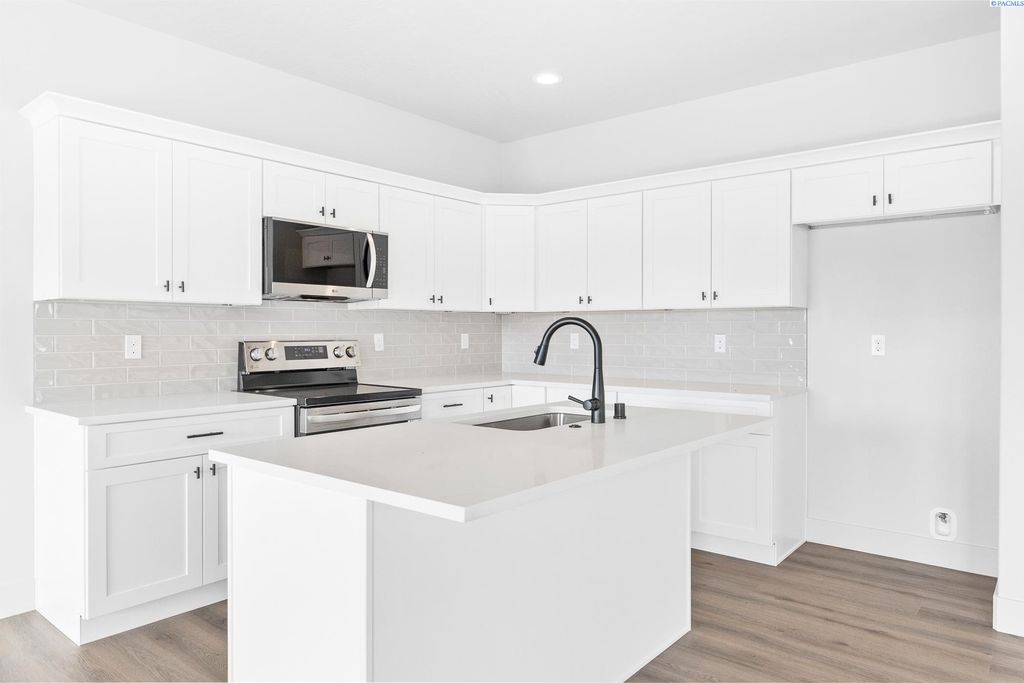 Photo of 7547 Grapevine Ct, West Richland, WA 99353 (MLS # 288902)