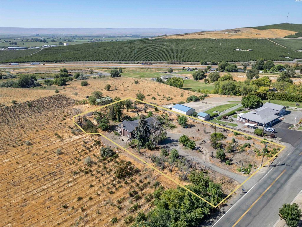 Photo of 1381 W Riverside Ave, Sunnyside, WA 98944 (MLS # 291143)