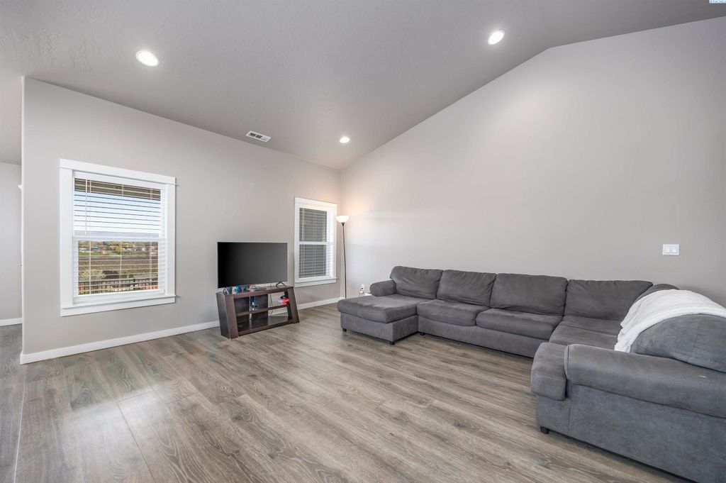 Photo of 1419 SW Kelandren Drive, Prosser, WA 99350 (MLS # 291686)