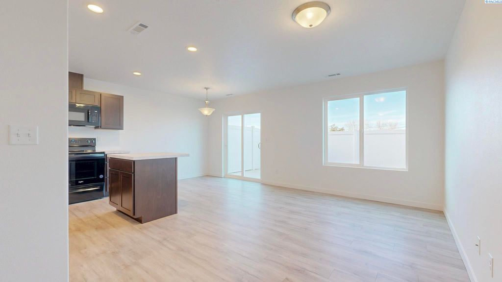 Photo of 4732 W Quinault Place, Kennewick, WA 99336 (MLS # 290793)