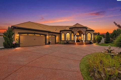 Photo of 3121 Tuscany Dr, Pasco, WA 99301 (MLS # 294624)