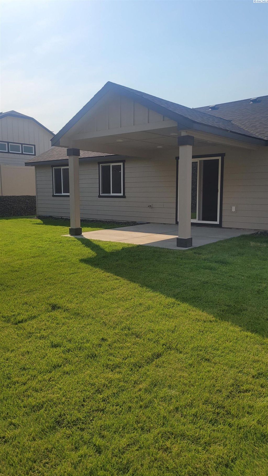 Photo of 7260 W 25th Ave, Kennewick, WA 99337 (MLS # 287165)