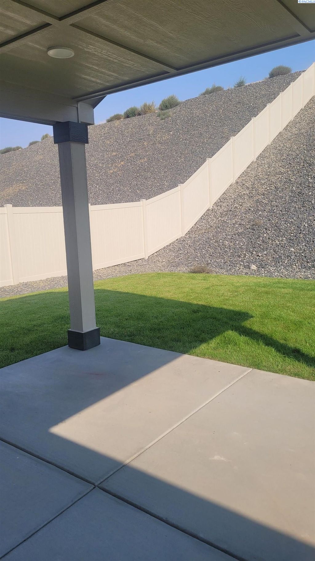 Photo of 7260 W 25th Ave, Kennewick, WA 99337 (MLS # 287165)