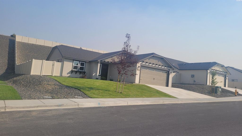 Photo of 7260 W 25th Ave, Kennewick, WA 99337 (MLS # 287165)