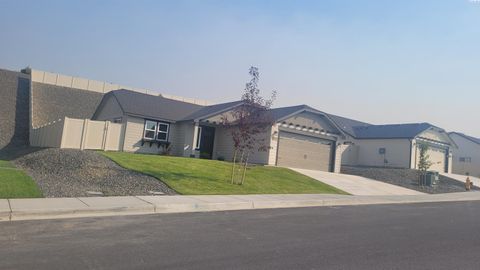 Photo of 7260 W 25th Ave, Kennewick, WA 99337 (MLS # 287165)