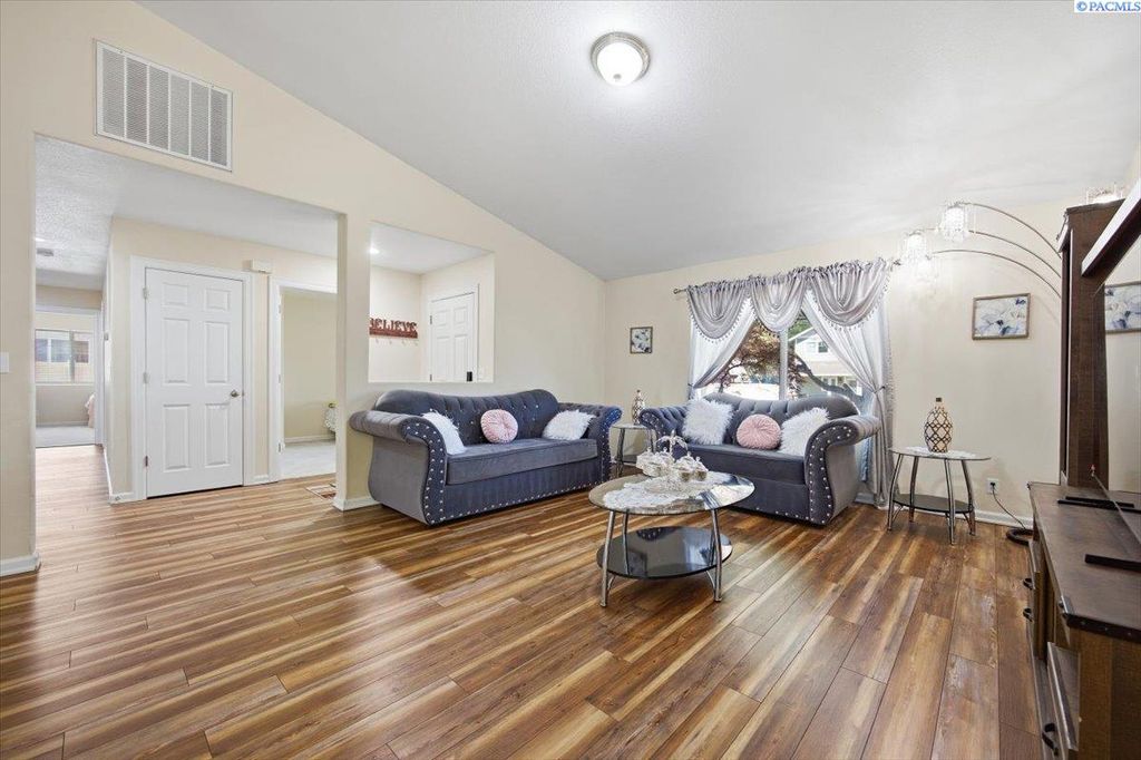 Photo of 1511 W 40th Pl, Kennewick, WA 99337 (MLS # 292847)