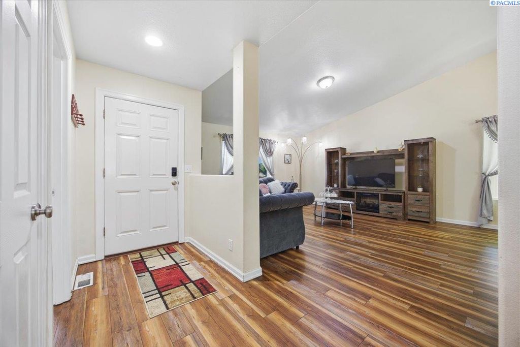 Photo of 1511 W 40th Pl, Kennewick, WA 99337 (MLS # 292847)