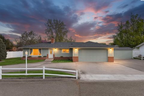 Photo of 4313 W Agate St, Pasco, WA 99301 (MLS # 292373)