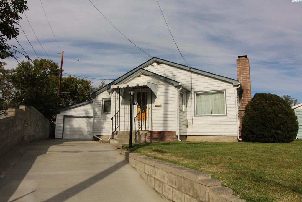 Photo of 706 Davenport Street, Richland, WA 99352 (MLS # 288663)