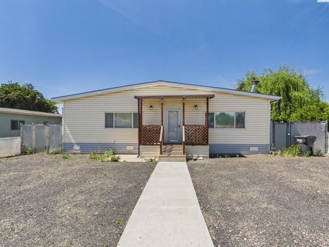 Photo of 414 N 23rd Ave, Pasco, WA 99301 (MLS # 292900)