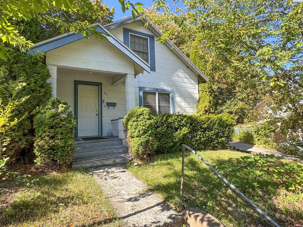 Photo of 915 NE D St, Pullman, WA 99163 (MLS # 287988)