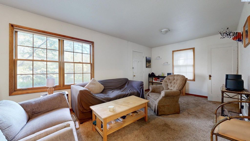 Photo of 915 NE D St, Pullman, WA 99163 (MLS # 287988)