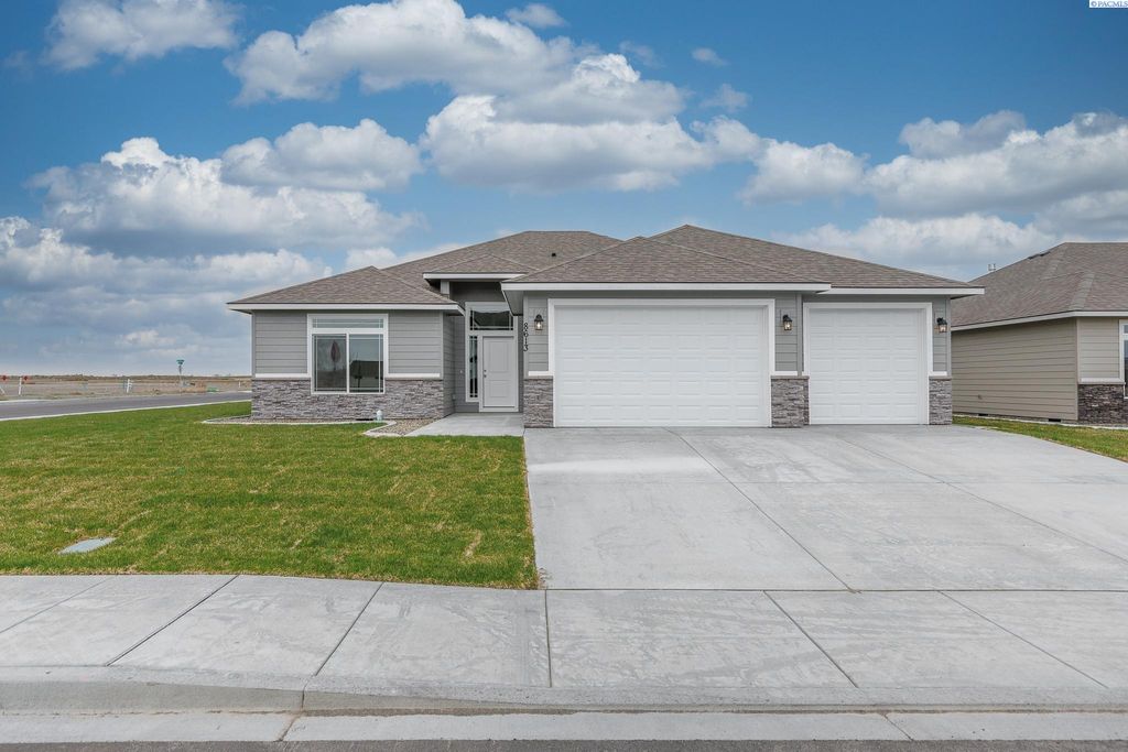 Photo of 8705 Dusty Maiden Dr, Pasco, WA 99301 (MLS # 289432)