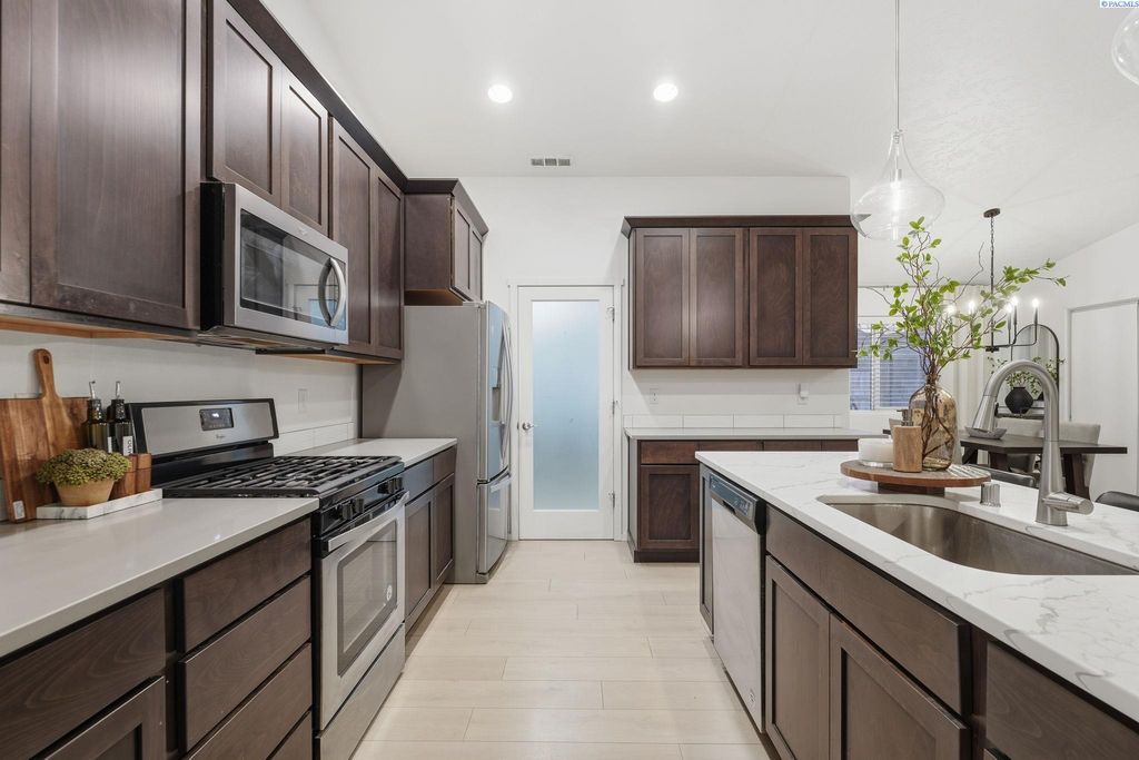 Photo of 4909 Perga Dr, Pasco, WA 99301 (MLS # 289860)