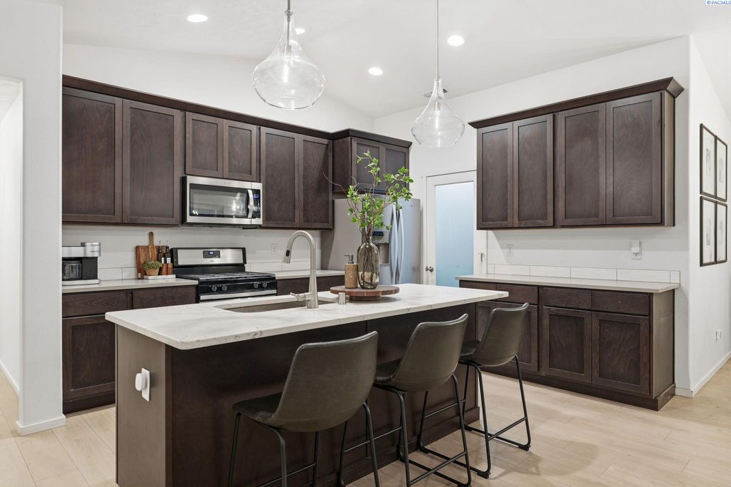 Photo of 4909 Perga Dr, Pasco, WA 99301 (MLS # 289860)