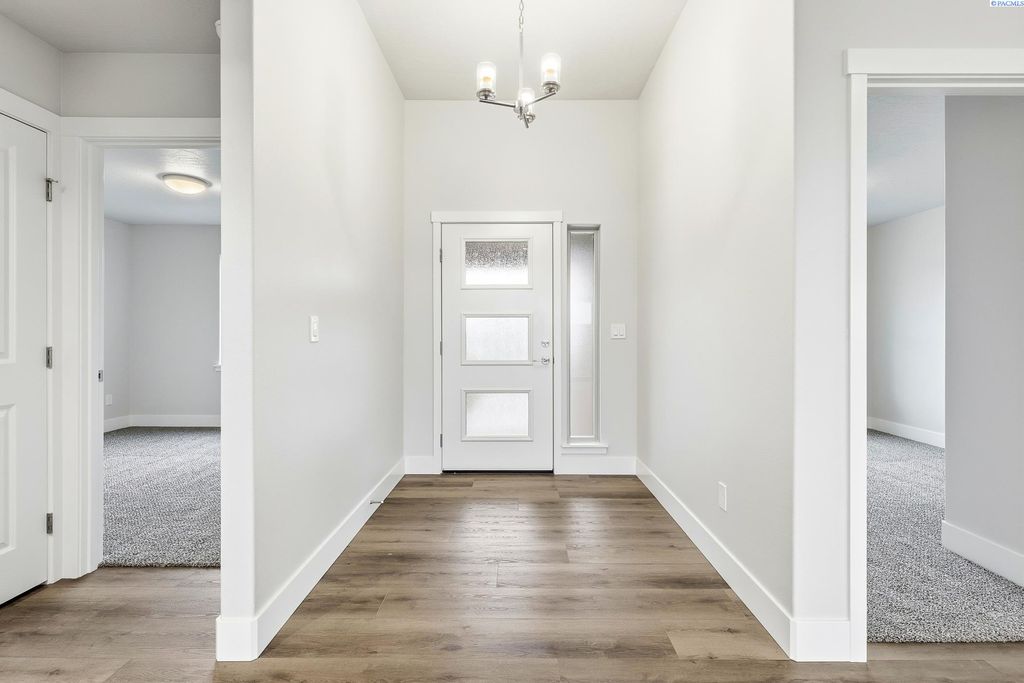 Photo of 2888 S Roosevelt St, Kennewick, WA 99338 (MLS # 291910)