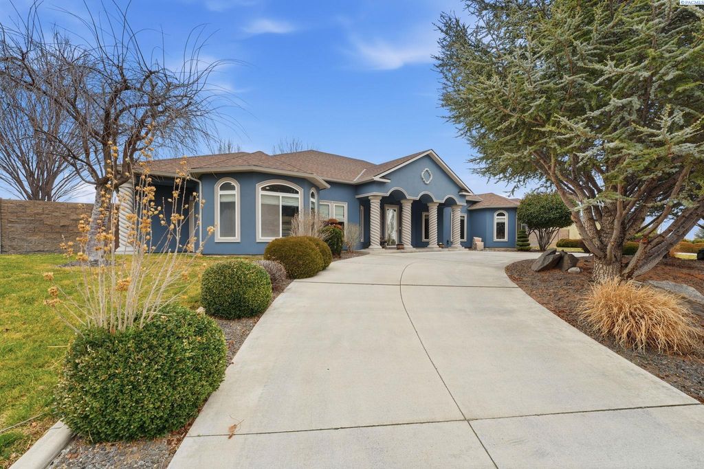 Photo of 1191 Pinto Loop, Richland, WA 99352 (MLS # 290344)