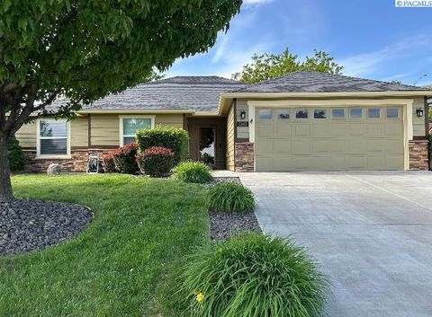 Photo of 5805 W 23rd Ave, Kennewick, WA 99338 (MLS # 292704)