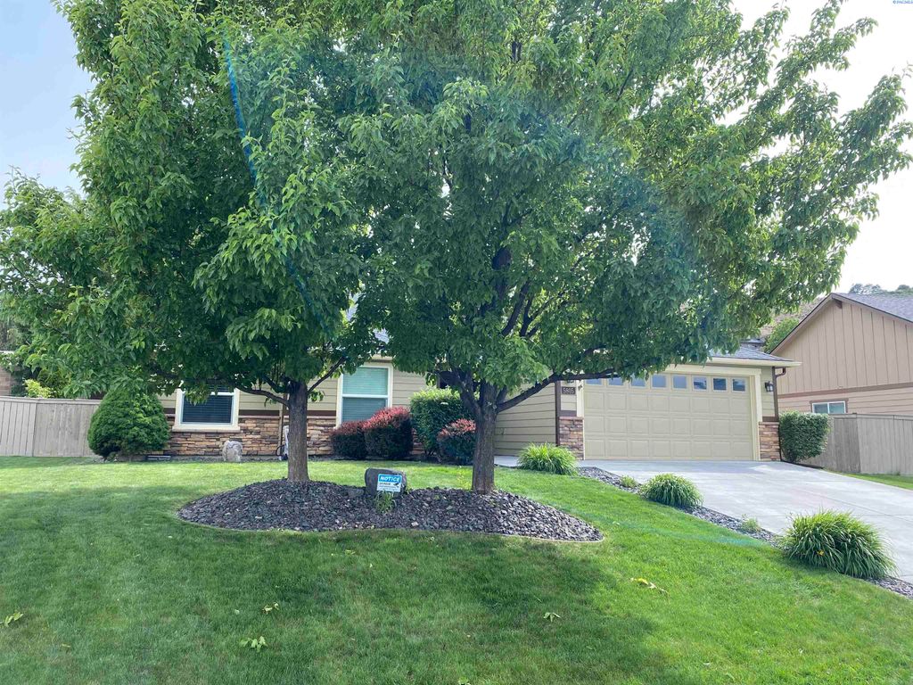 Photo of 5805 W 23rd Ave, Kennewick, WA 99338 (MLS # 292704)