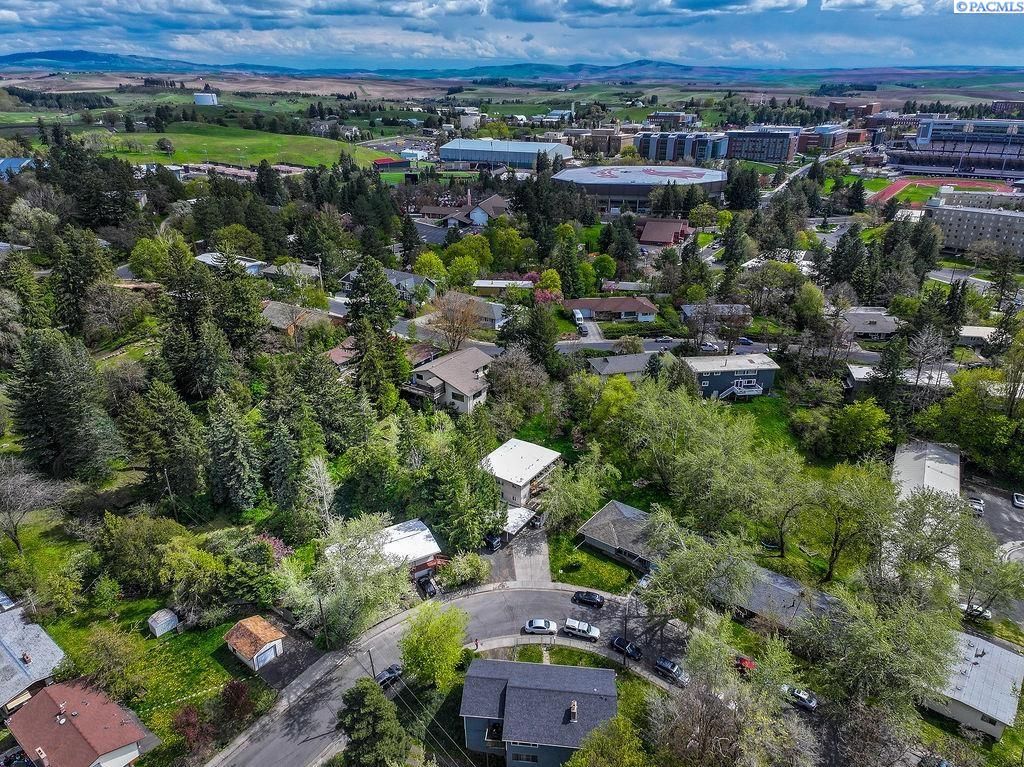 Photo of 1280 NE Hillside Dr, Pullman, WA 99163 (MLS # 292591)