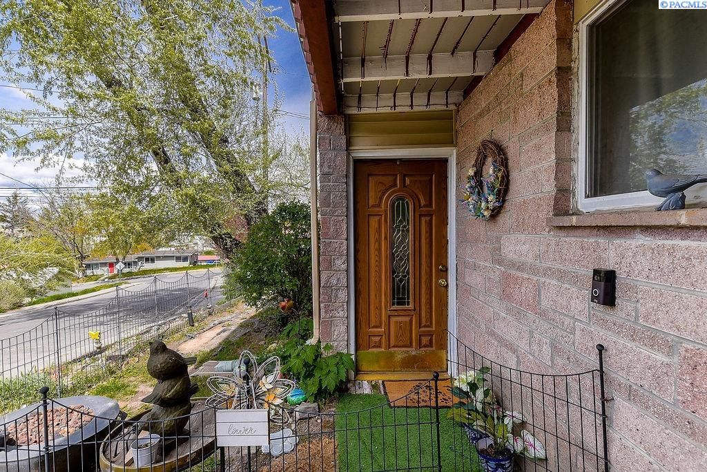 Photo of 1280 NE Hillside Dr, Pullman, WA 99163 (MLS # 292591)